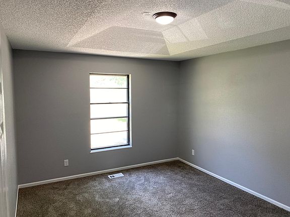 5th image of 1413 La Chateau Dr