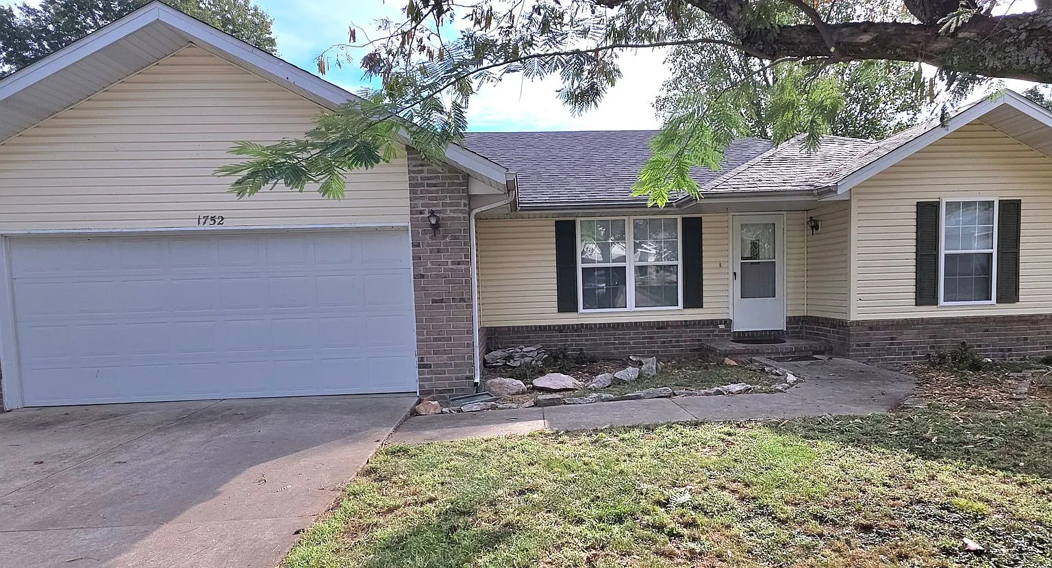 Republic Schools! 3 Bedrooms! 2 Baths! $1495 — Photo 1