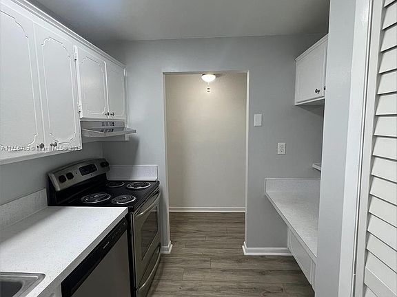 3rd image of 5951 NE 14th Ln APT 306N