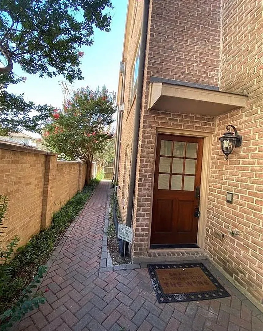 Building Photo - 3421 Normandy Ave #4
