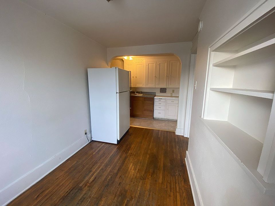 2nd image of 209 N Hyland Ave #6