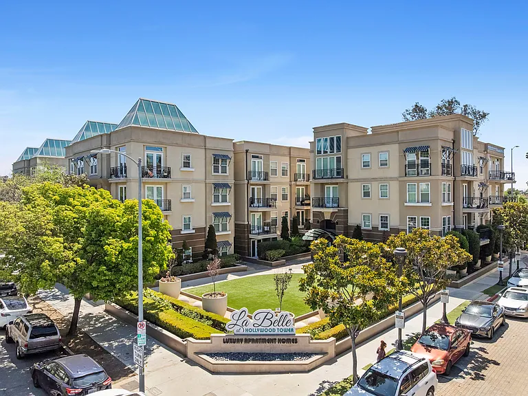 La Belle at Hollywood Towers — Photo 36