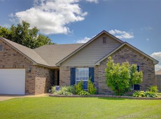 1102 E 146th Pl S, Glenpool, OK 74033