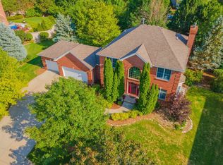 5 Carney Ct, Bloomington, IL