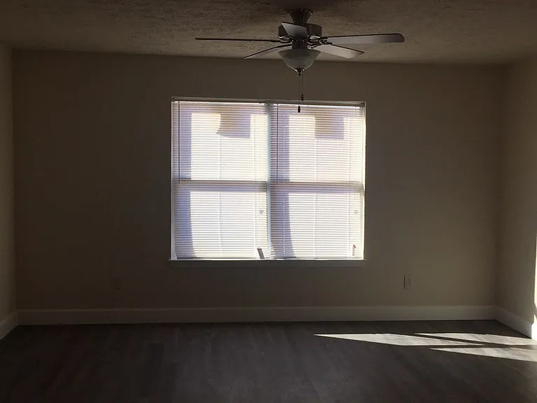 Valley Manor — Photo 10