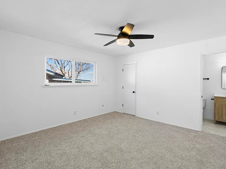 6321 Leslie Pl NE — Photo 21