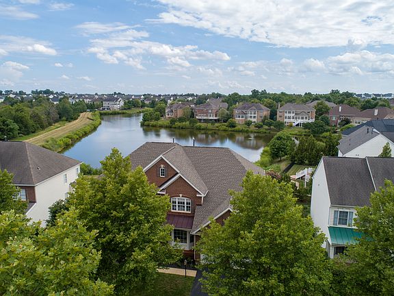 3rd image of 42771 Glenside Dr