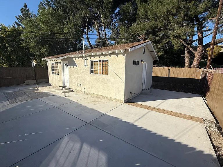3225 Montrose Ave #A — Photo 3