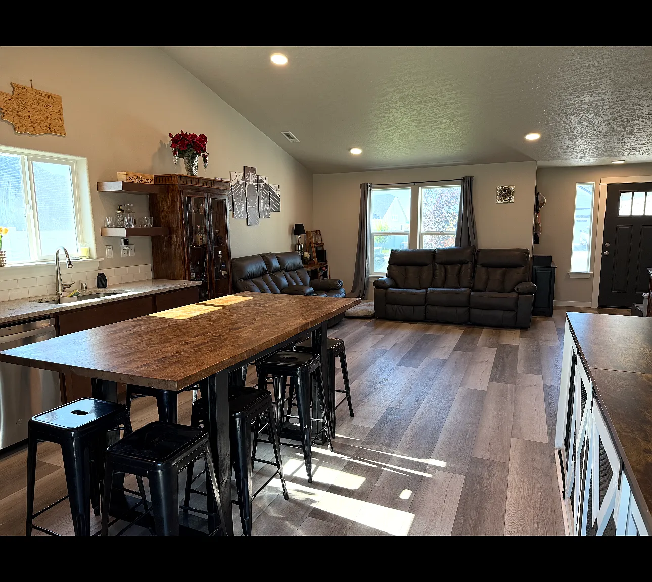 3 bed, 1149 sqft, $2,700 — Photo 4