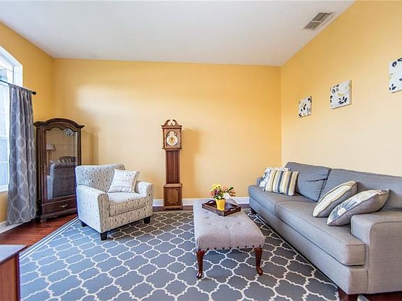 3rd image of 15440 Firelight Dr