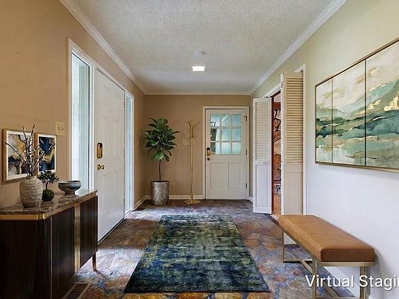 3rd image of 808 Millpond Rd