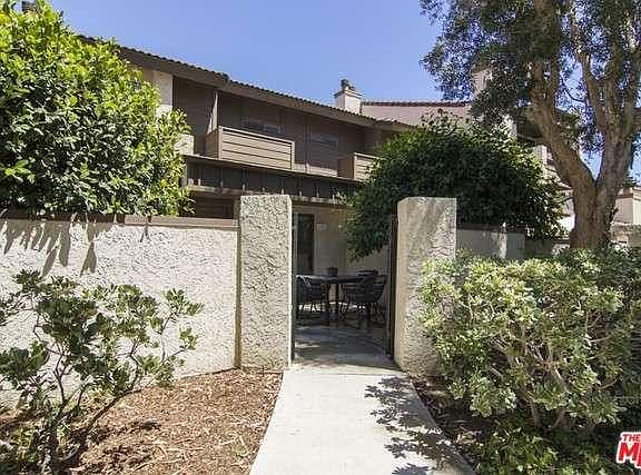 4th image of 5800 Owensmouth Ave APT 22