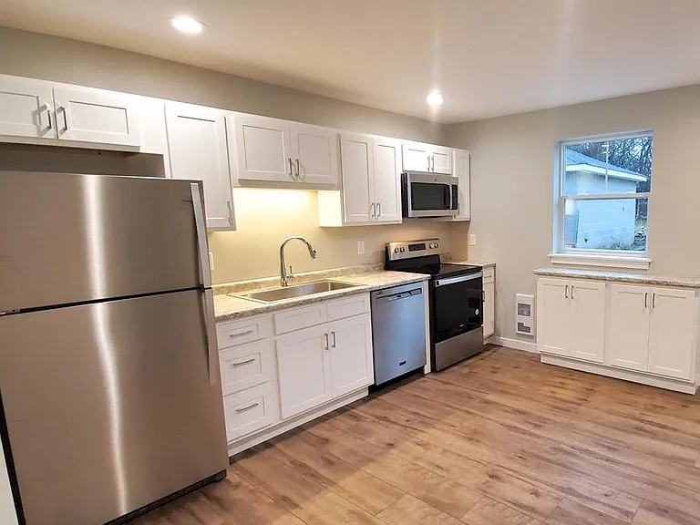 31 Bentley Ave #A & B — Photo 4
