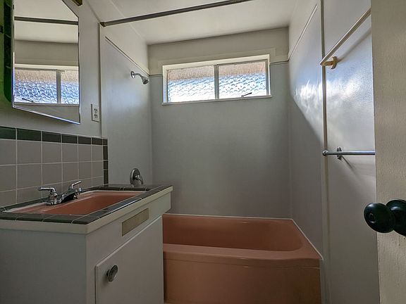 3rd image of 4012 Woodland Park Ave N #4014
