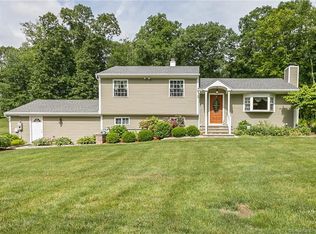 26 Blueberry Hill Rd, Monroe, CT 06468