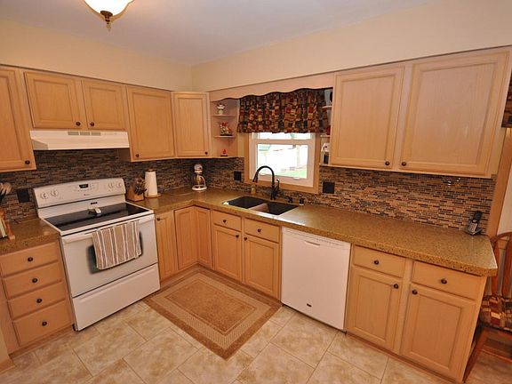 2nd image of 613 Sheridan Dr