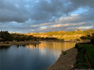 8023 Lakeside Quarry Dr, Jeffersonville, IN 47130