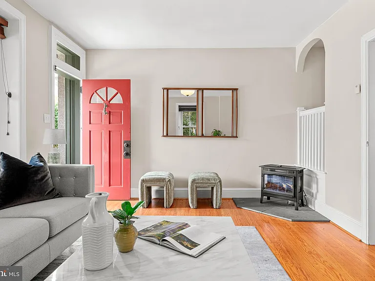 212 E Benezet St — Photo 4