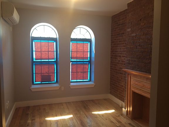 5th image of 209 Irving Ave APT 1L