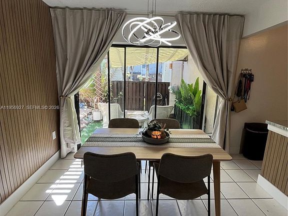 3rd image of 10211 Fontainebleau Blvd APT 102