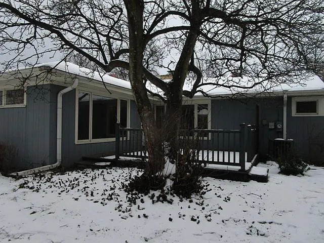 2115 Irwin Ave photo 1