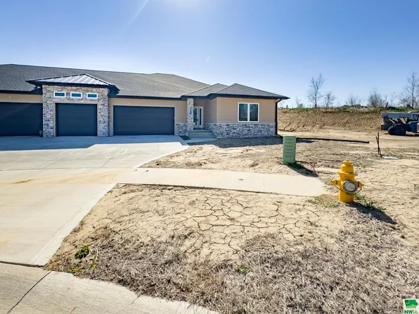 4588 Whitetail Ct, Sioux City, IA 51106