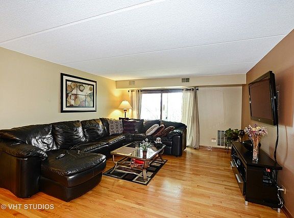 3rd image of 6433 W Belle Plaine Ave APT 405