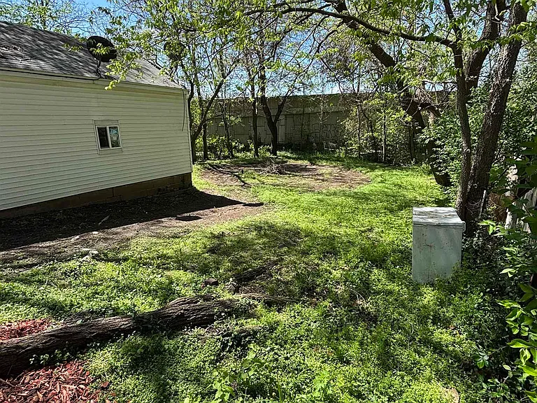 1703 N Valley Ave — Photo 31