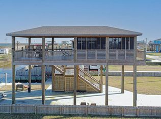 1116 Mabry St, Gilchrist, TX 77617