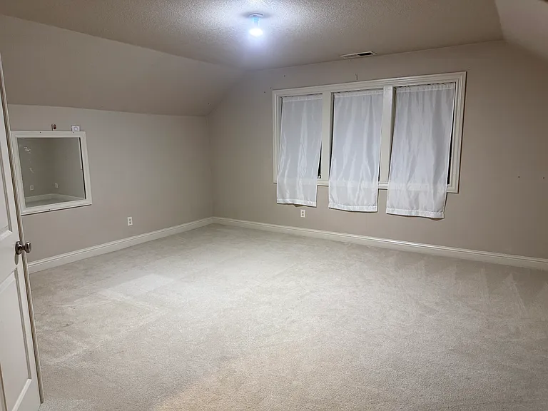 2288 Hollywood Dr NE — Photo 17