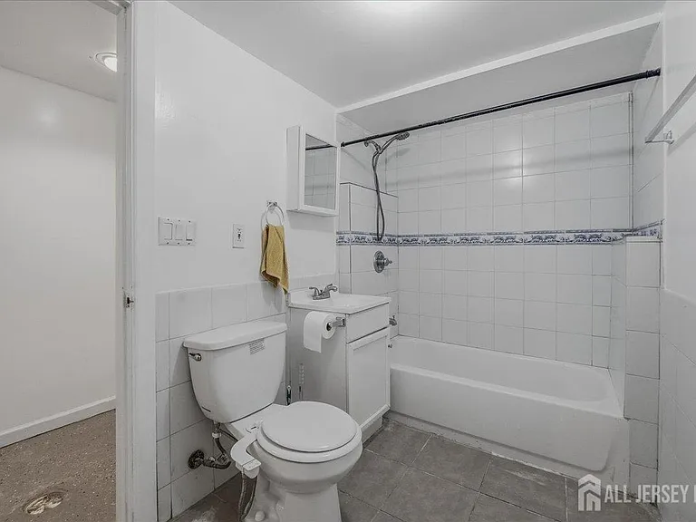 126 Orange St — Photo 17