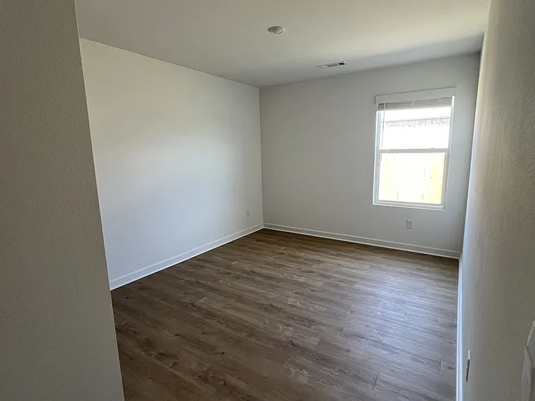 573 Arizona St — Photo 13