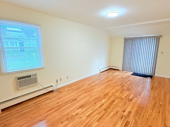 4th image of 58-40 229th St Basement 1