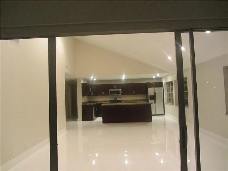 3 bed, 2.0 bath, 1792 sqft, $2,800 — Photo 2