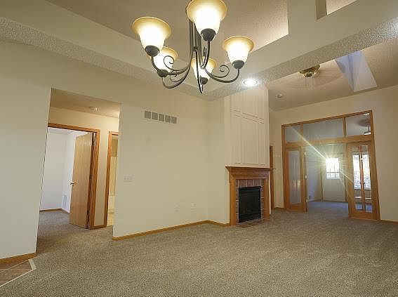 5th image of 551 Lake View Dr