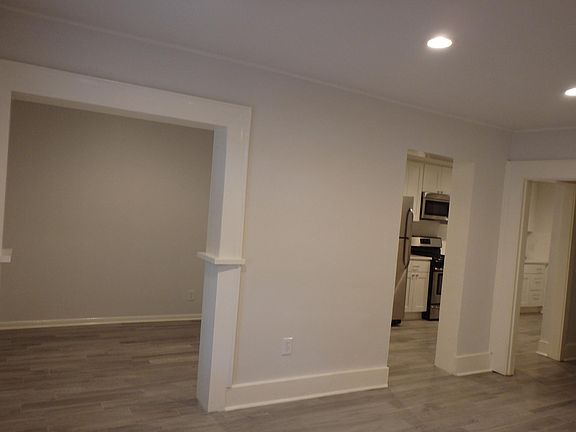 4th image of 224 1/2 E Huntingdon St