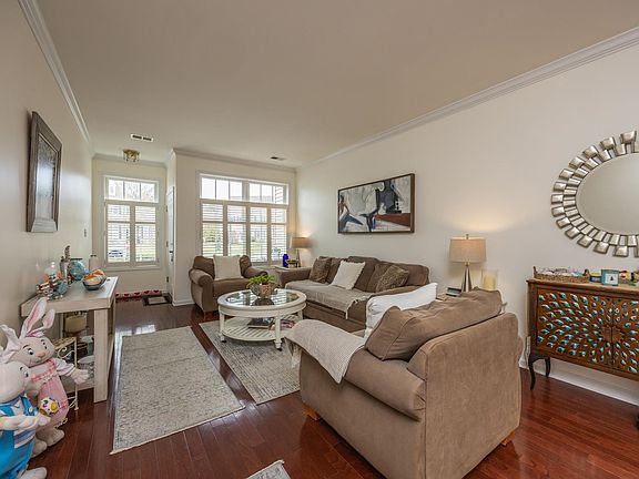 5th image of 206 Springdale Ct APT 206