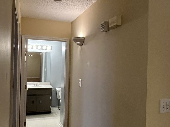 4th image of 3904 Roscommon Way