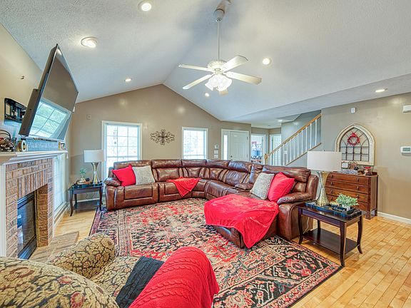 4th image of 161 Florence Cir