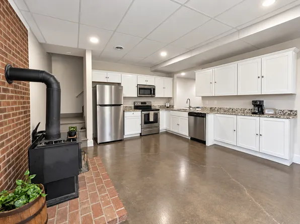 3089 Pandapas Pond Rd, 3089 Pandapas Pond Rd #B, Blacksburg, VA 24060