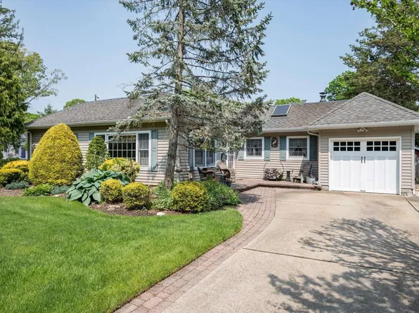 637 Seaford Avenue, Massapequa, NY 11758