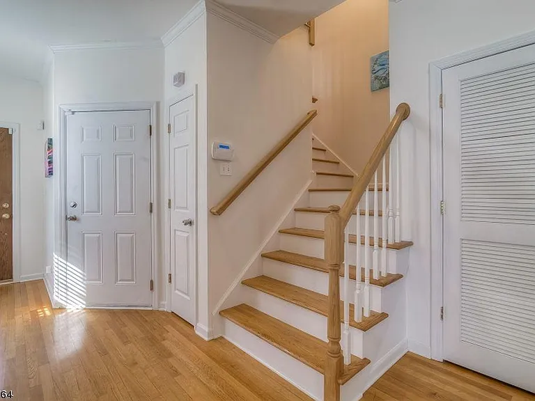 10 Gates Ave #B — Photo 2