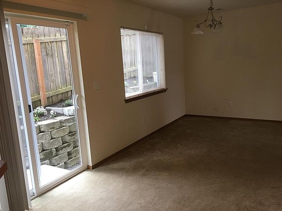 3rd image of 4867 Bowwood Cir NE