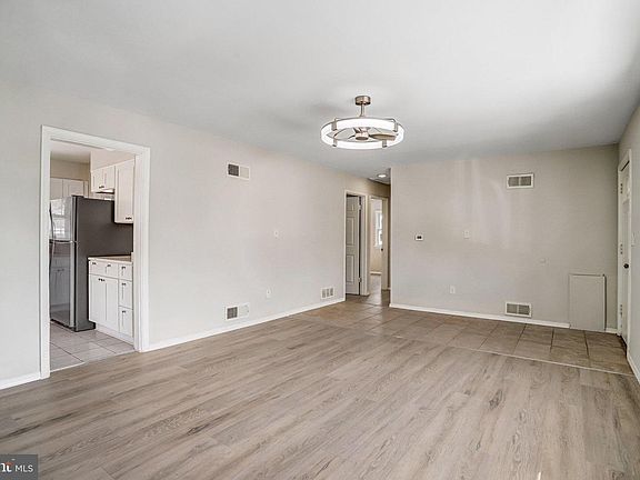 4th image of 2204 Fordham St