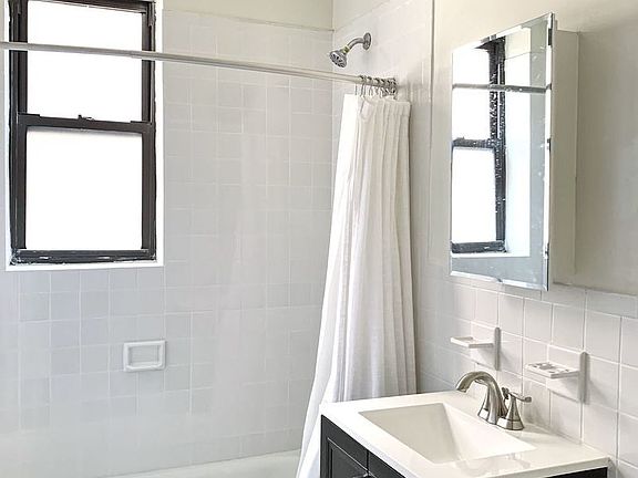 4th image of 450 Clinton Ave APT D3