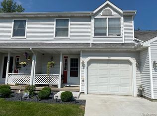 315 Meadow Pointe Dr, Fenton, MI 48430