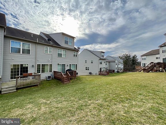 5th image of 210 Valley Dr