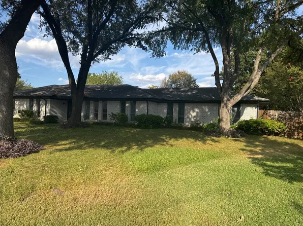 1220 Greenbrook Cir, Desoto, TX 75115