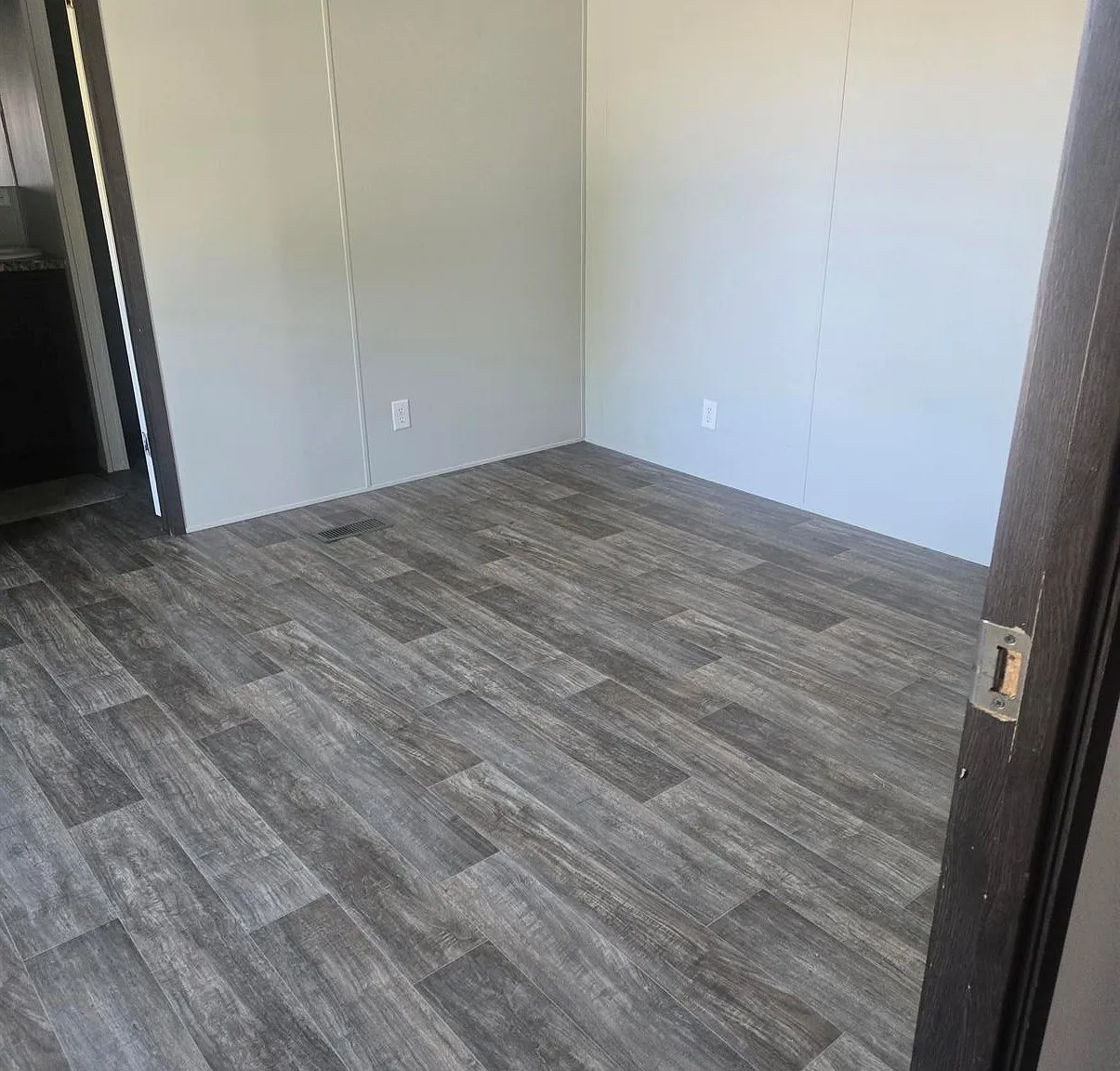 3 bed, 1120 sqft, $899 — Photo 4