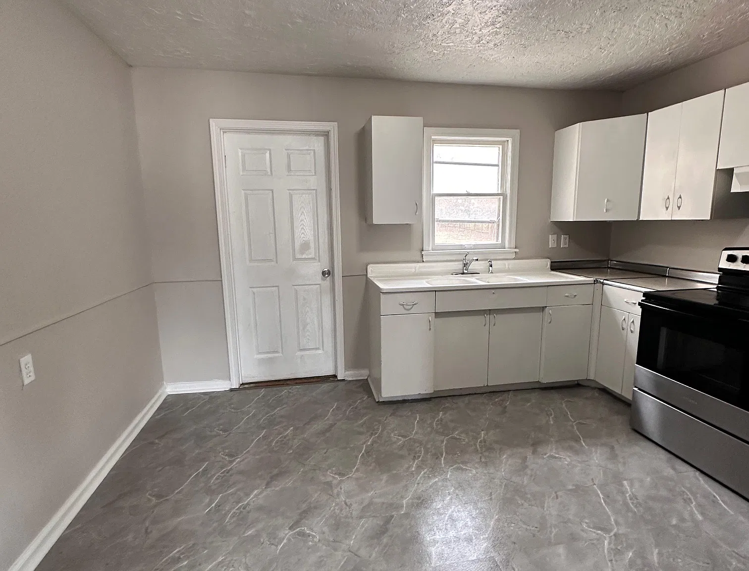 4 bed, 1404 sqft, $1,425 — Photo 2